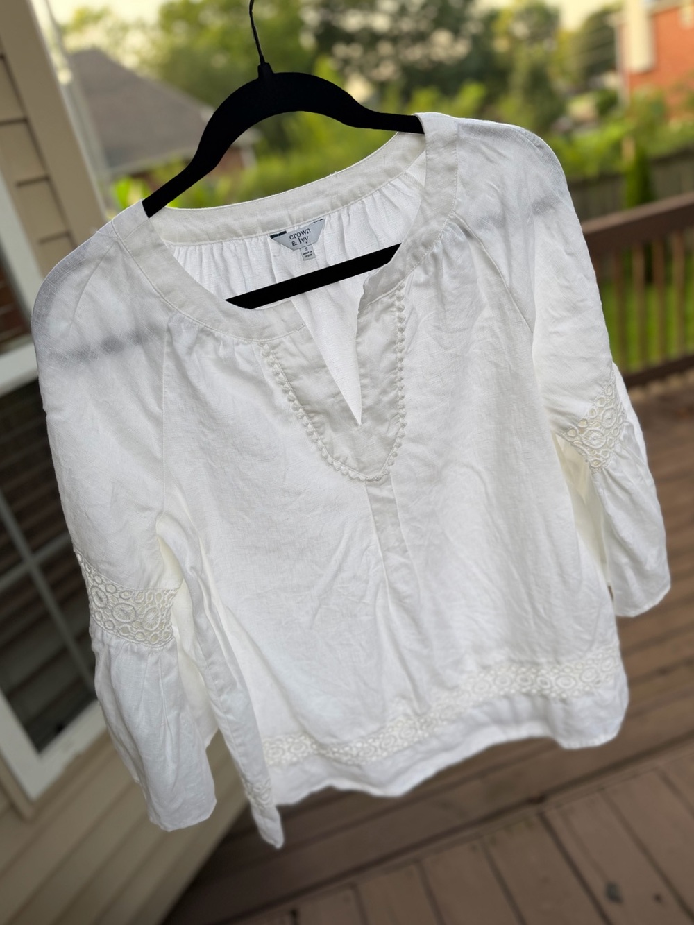 crown & ivy White Linen Embroidered Peasant Tunic